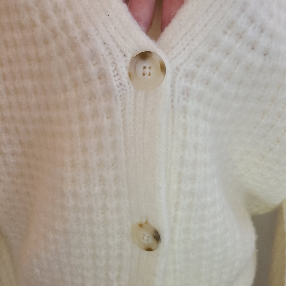 Abercrombie and Fitch cream sweater size L